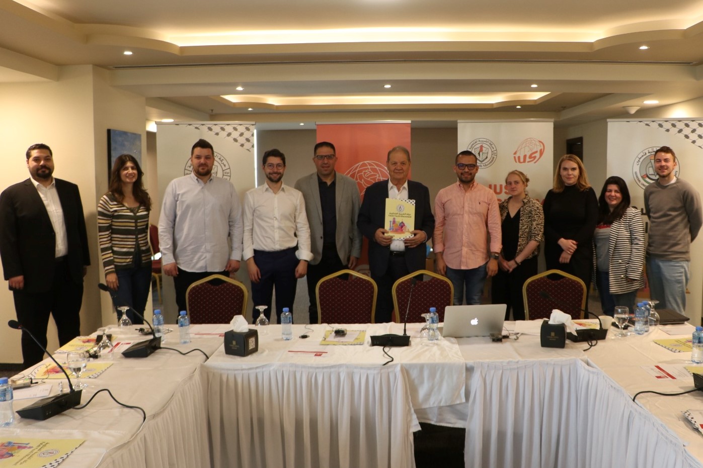 جانب من المشاركين في افتتاح الاجتماع 